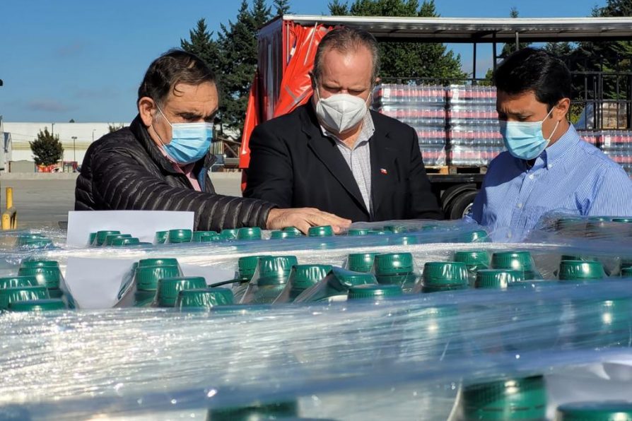 GOBIERNO Y EMBOTELLADORA COCA COLA EMBONOR ENTREGARÁN CASI 6 MIL LITROS DE AGUA A BOMBEROS Y BRIGADISTAS