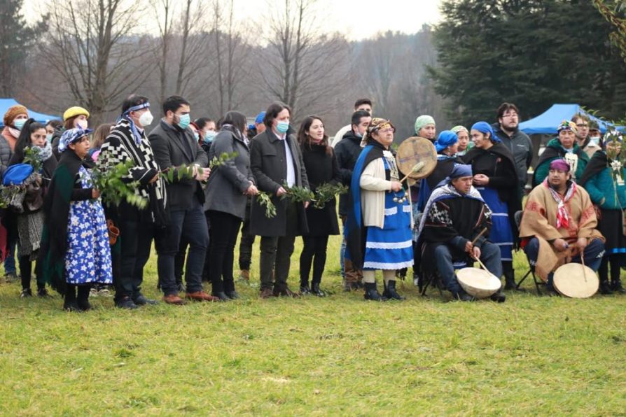 AUTORIDADES DE LA ARAUCANÍA PARTICIPAN EN ROGATIVA MAPUCHE POR WE TRIPANTÜ