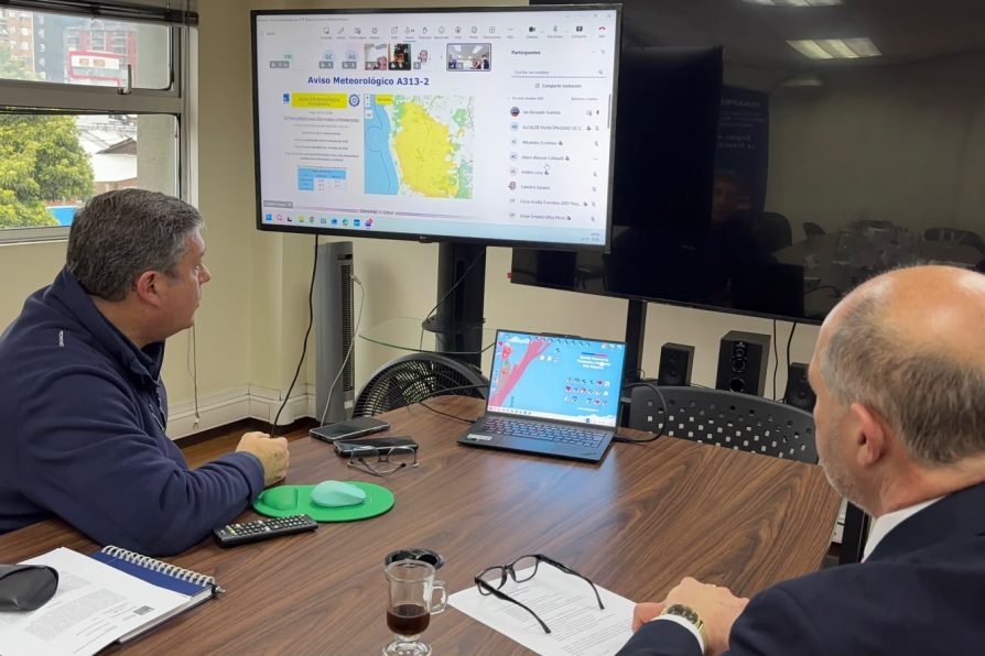 Delegado Presidencial Regional encabeza reunión de coordinación con alcaldes de La Araucanía ante nuevo evento meteorológico