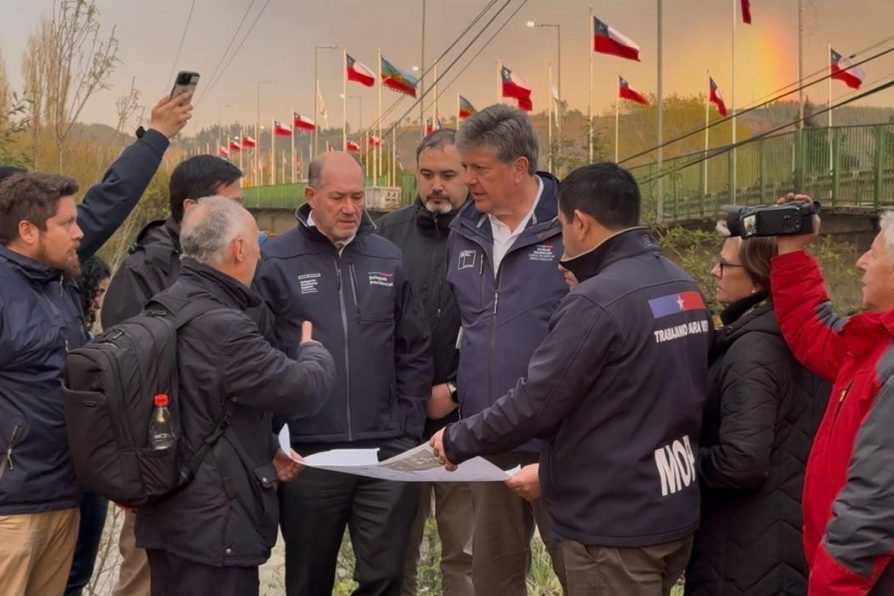 DELEGADO LJUBETIC COORDINA MEDIDAS PARA MANTENER CONECTIVIDAD TRAS COLAPSO DE PUENTE ALESSANDRI EN LAUTARO