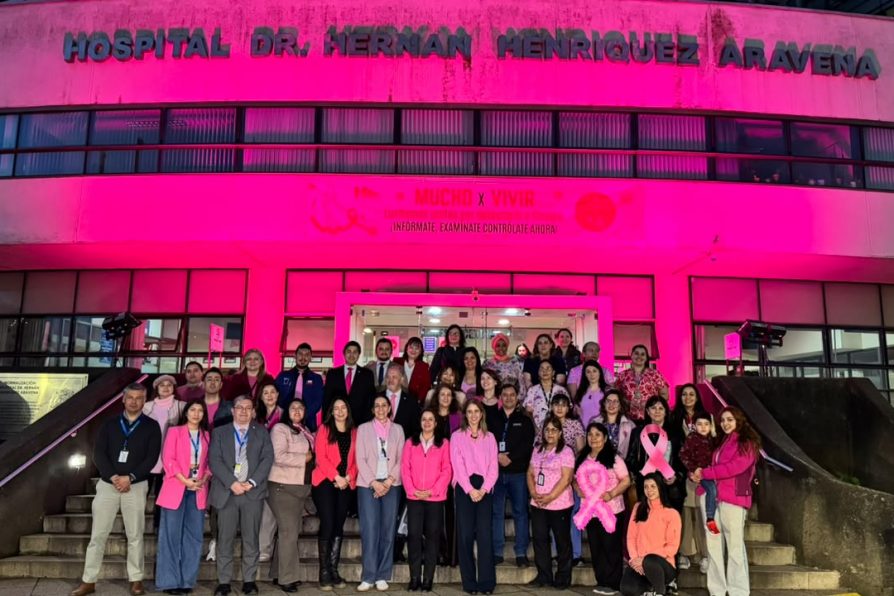 REFUERZAN EL LLAMADO A LA PREVENCIÓN DEL CÁNCER DE MAMA CON ILUMINACIÓN ROSADA DEL HOSPITAL REGIONAL DE TEMUCO